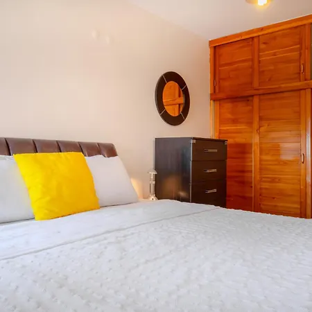 Villa Spacious With Garden 3 Min To