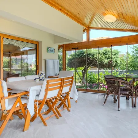 Spacious With Garden 3 Min To 빌라 Çeşme