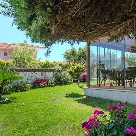 Spacious With Garden 3 Min To 빌라 Çeşme